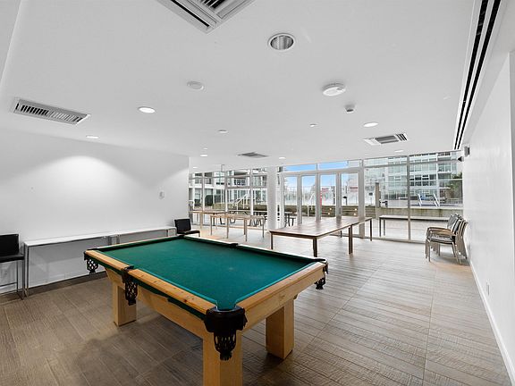 5th image of 2220 Kingsway #1210
