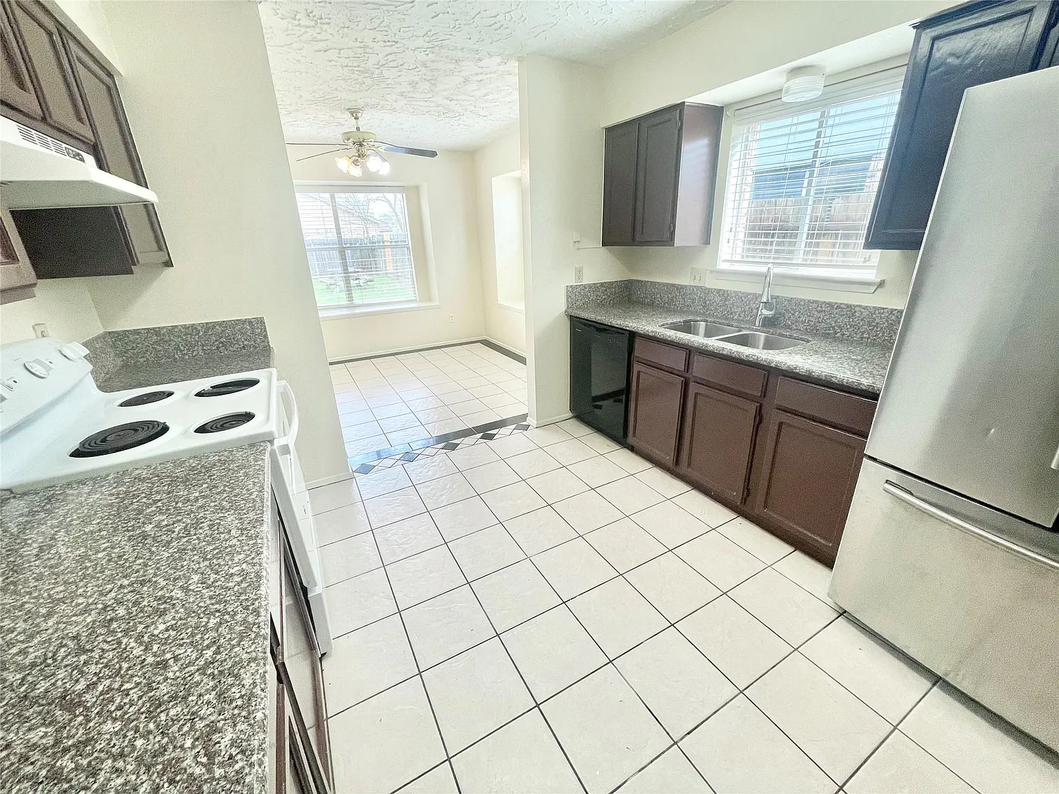 3 bed, 2.0 bath, 1469 sqft, $2,100 — Photo 3