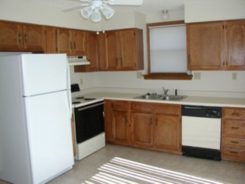 2nd image of 449 Lee Dr