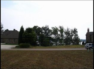 215 Rock Point Dr, Vonore, TN 37885