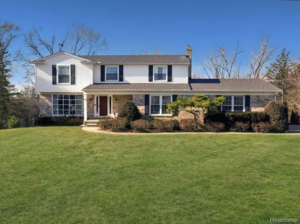 5126 Glengate Rd, Rochester, MI 48306
