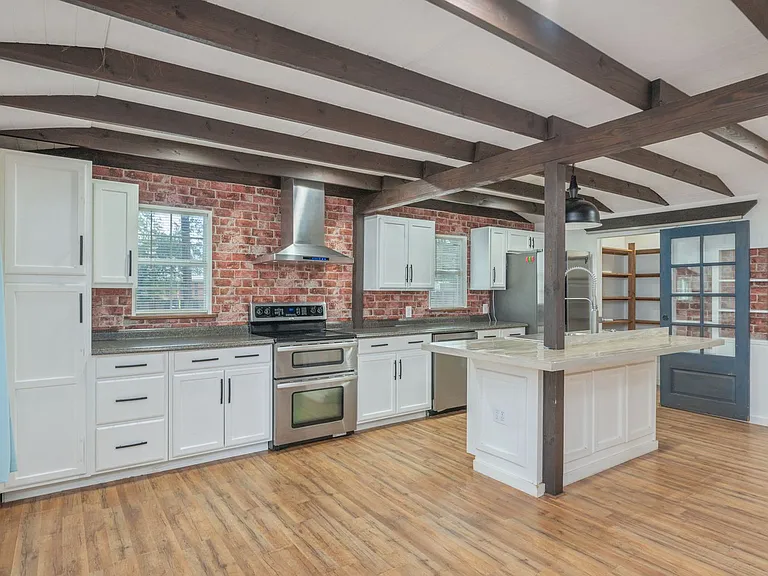 271 Bracewell St — Photo 12