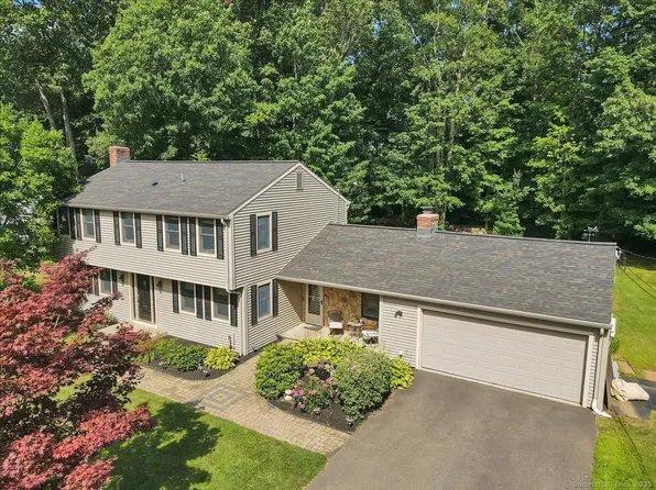 76 Meadowood Drive, Middletown, CT 06457