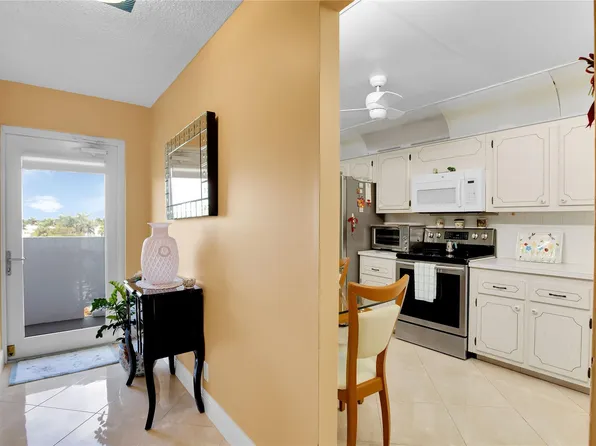 2200 NE 33rd Avenue #5A, Fort Lauderdale, FL 33305