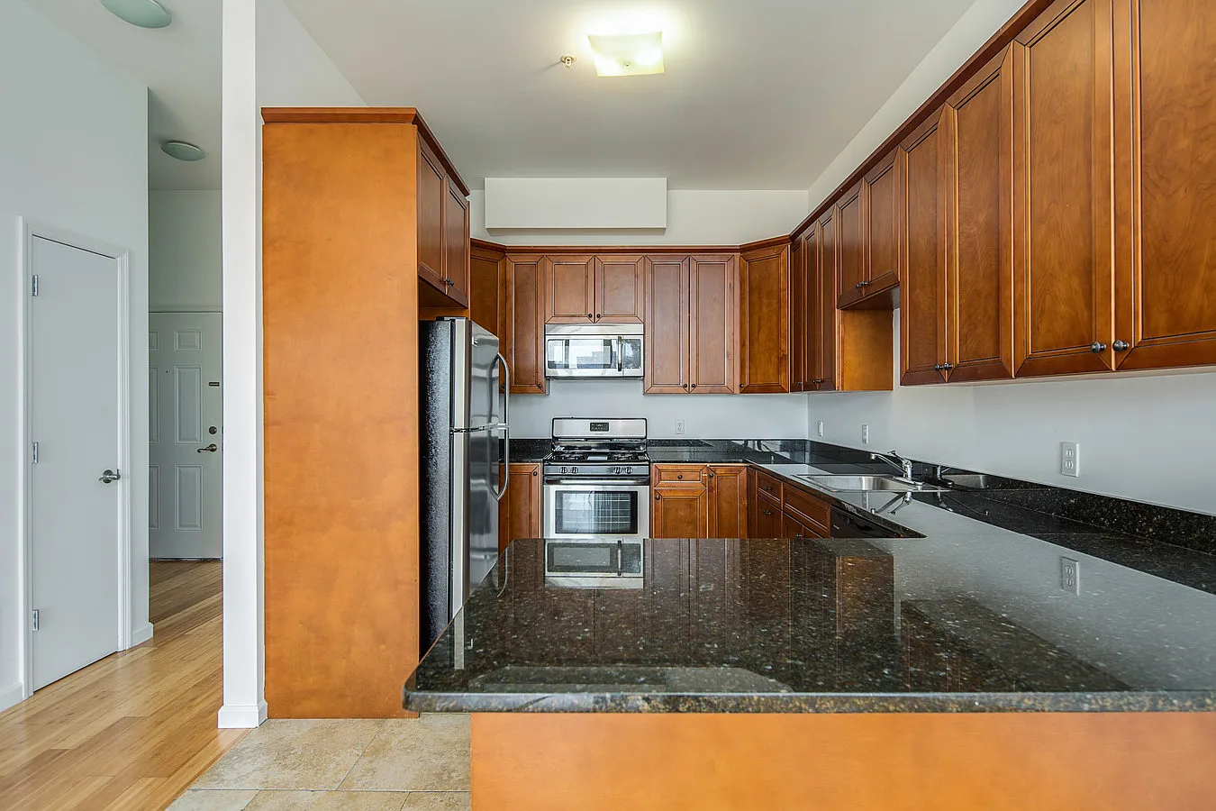 5005 Palisade Plaza — Photo 1