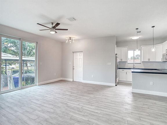 5th image of 617 SW 20th Ter #B