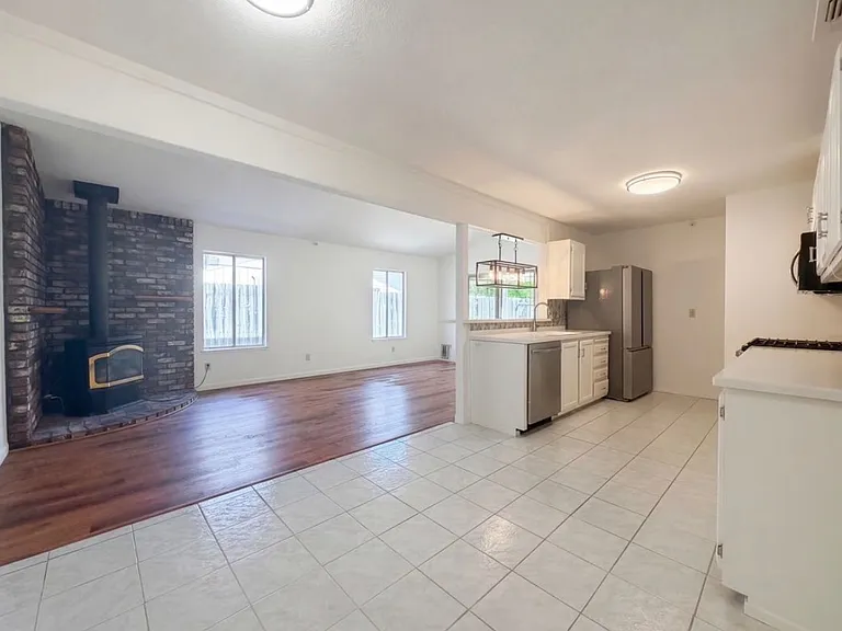 5961 Kies Way — Photo 6