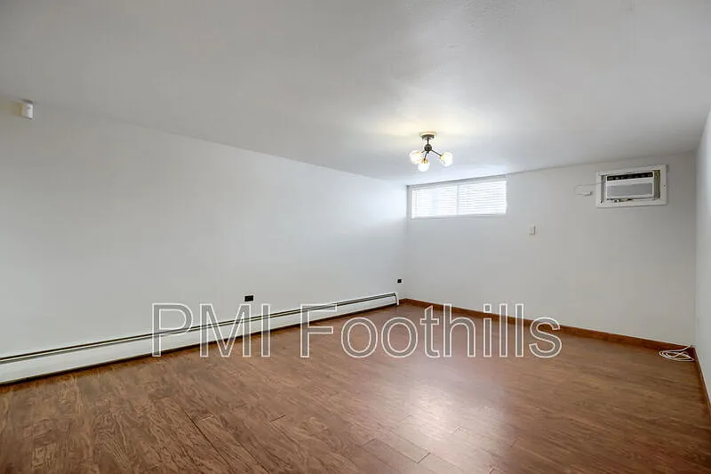 2 bed, 1.5 bath, 900 sqft, $1,687 — Photo 2