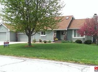 8208 Kauai Dr, Papillion, NE 68046