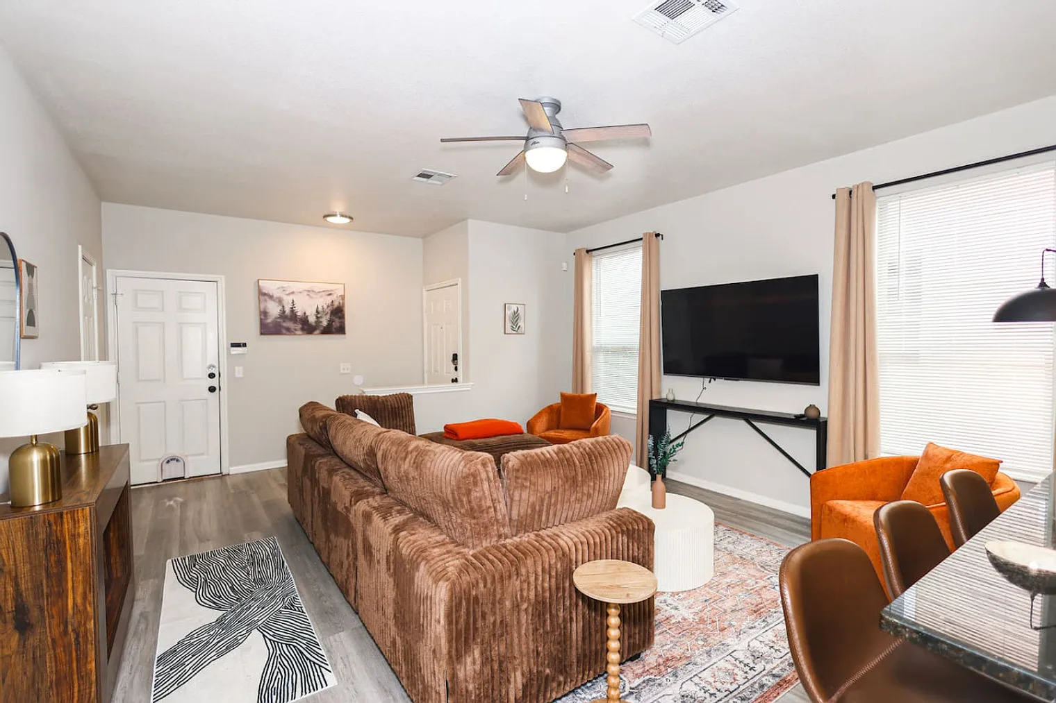 4 bed, 2.0 bath, $3,623 — Photo 4