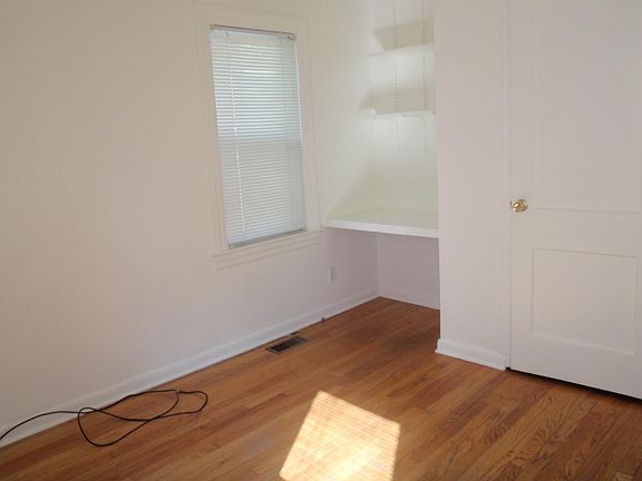 5th image of 618 Irving Ave