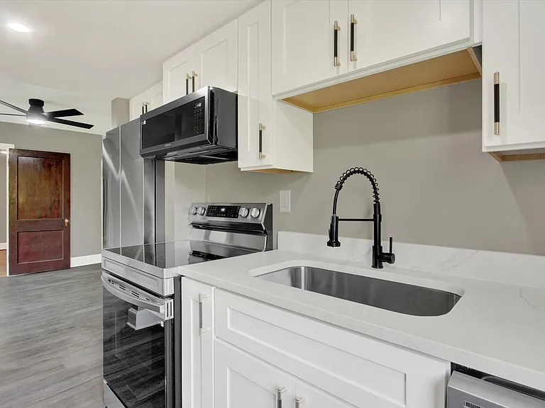 715 Oak Hill Ave #3N — Photo 13
