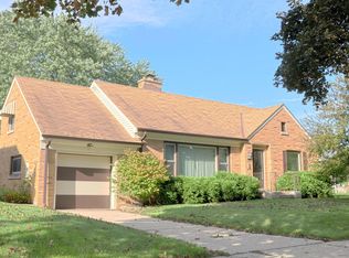 3363 W Lakefield Dr, Milwaukee, WI 53215