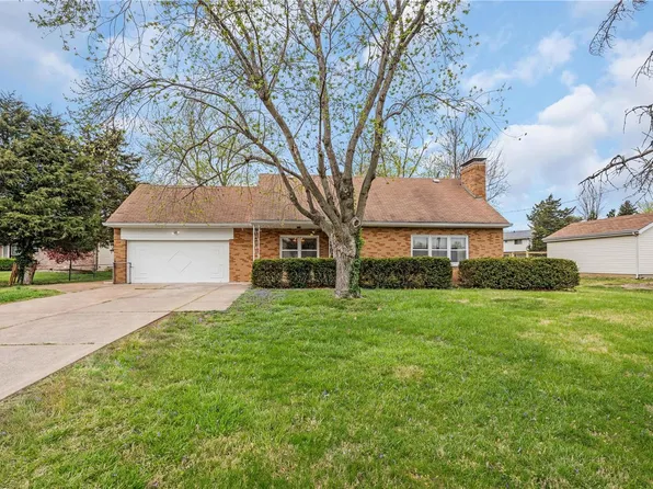10833 Lavinia Dr, Saint Louis, MO 63123