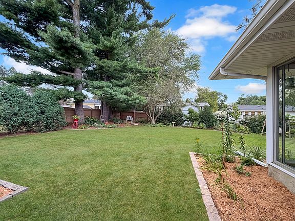 3rd image of 1353 Empire Ct