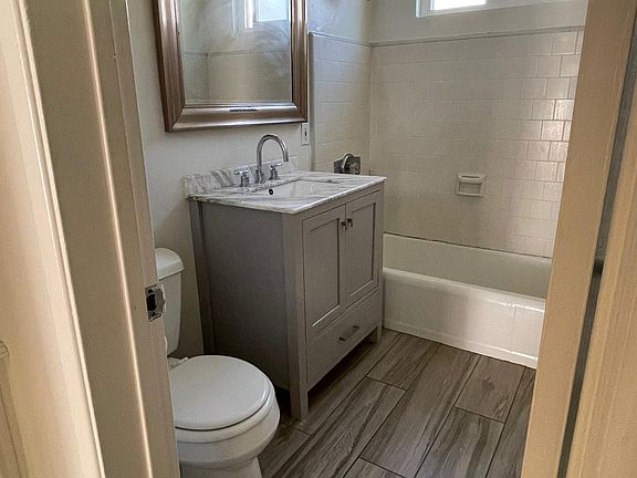5th image of 1248 Barry Ave #3