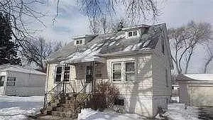 422 E Washington St photo 1