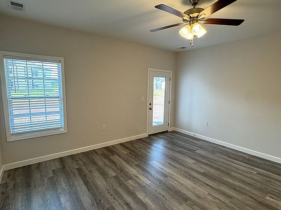 3rd image of 313 Hillview Dr #123