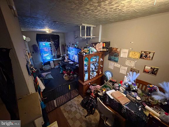2nd image of 1221 Elm St