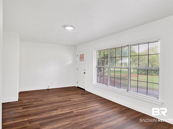5th image of 311 W Myrtle Ave