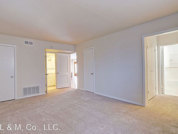 2nd image of 3703 Roseland St #9768381