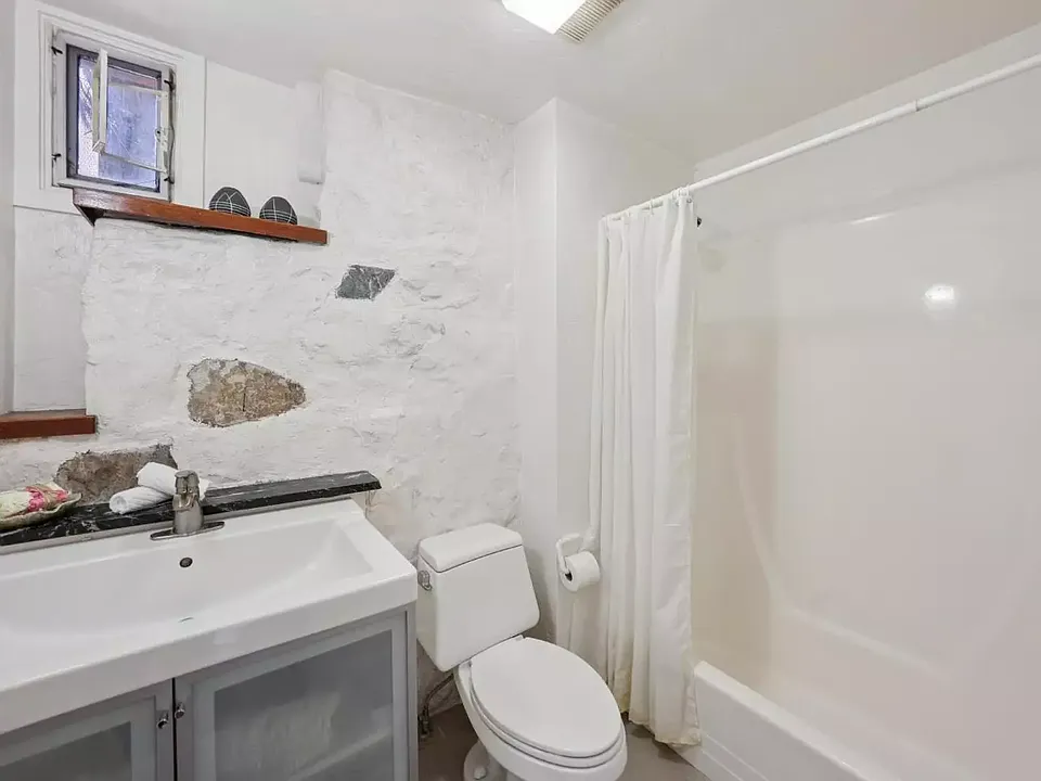 28 Marina Court Dr