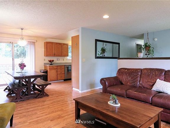 5th image of 1118 39th Ct SE