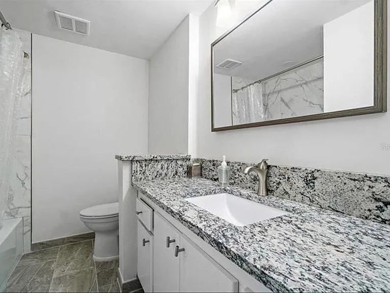 250 NE 20th St #3030 — Photo 14