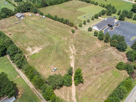 2nd image of 540 Plantation Rd