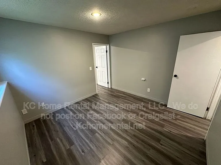 1615 Jackson Ave — Photo 23
