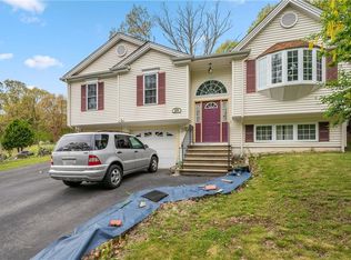 536 3rd Ave, Woonsocket, RI 02895