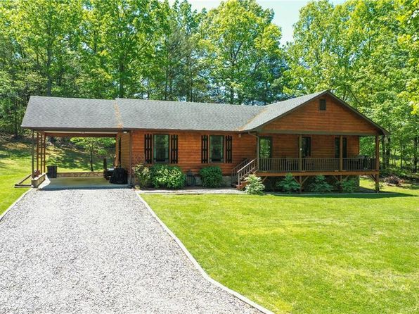 9095 W Pine St, Lowgap, NC 27024