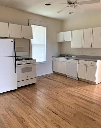 1st image of 3250 N Lakewood Ave #C1