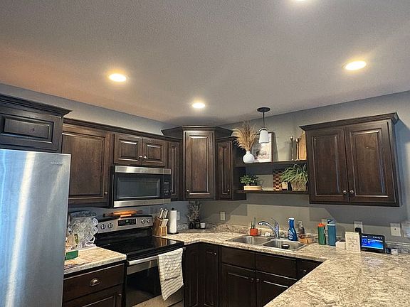 5th image of 812 Daisy Ln