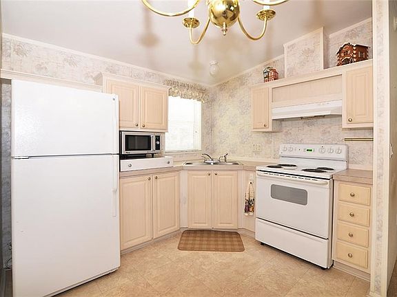 2nd image of 955 Pecan Cir