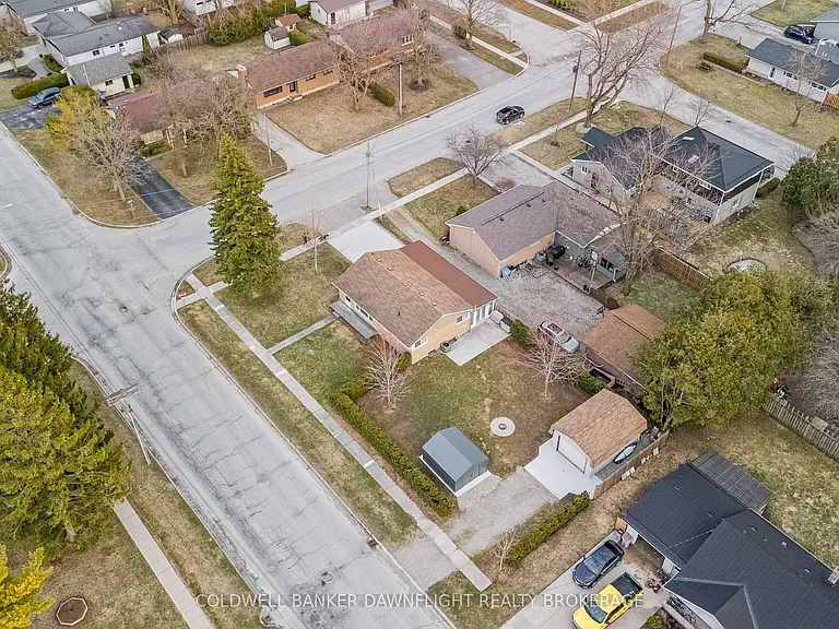 105 Wellington St W — Photo 45