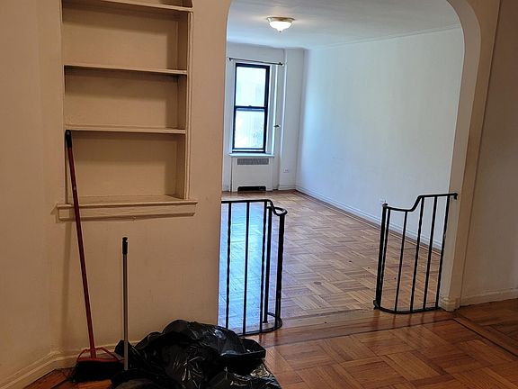 5th image of 1175 Morris Ave APT 4C