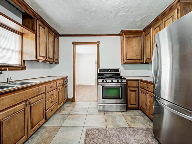 418 N Flood Ave — Photo 6