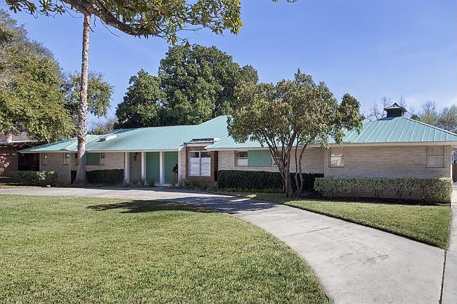 1st image of 136 Cas Hills Dr