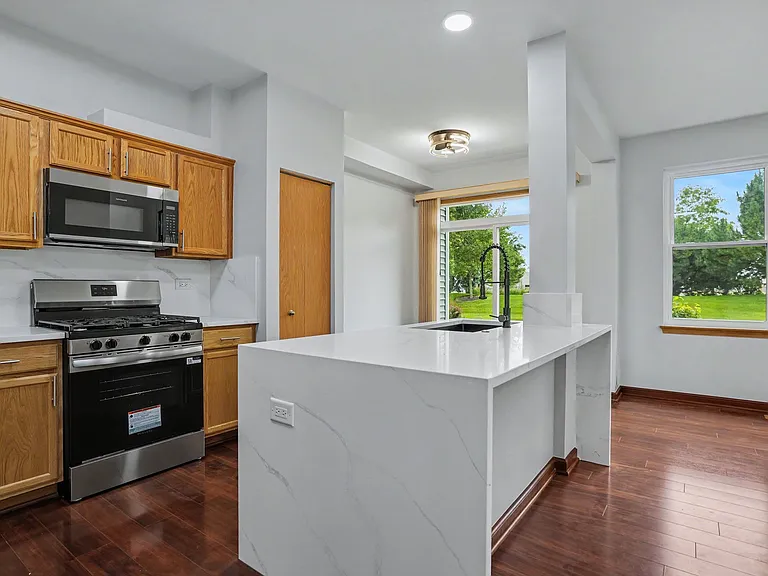 937 Emerald Dr — Photo 6
