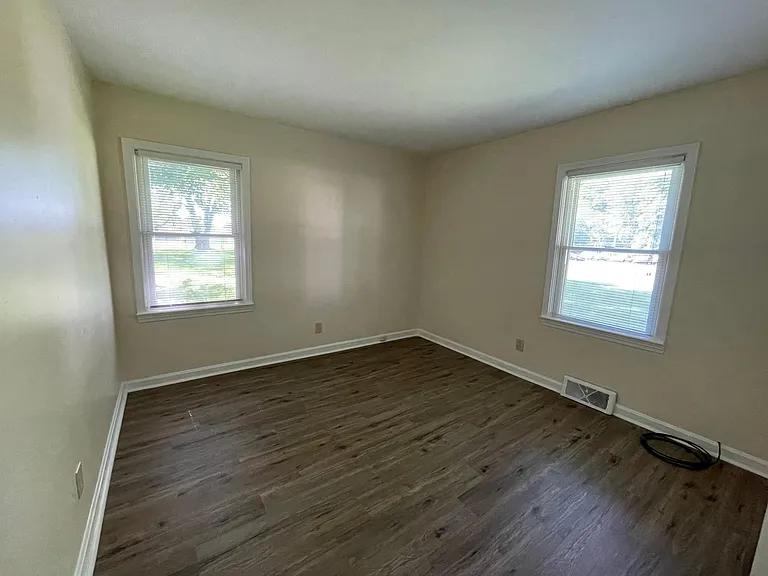 4710 Shepherdsville Rd — Photo 9