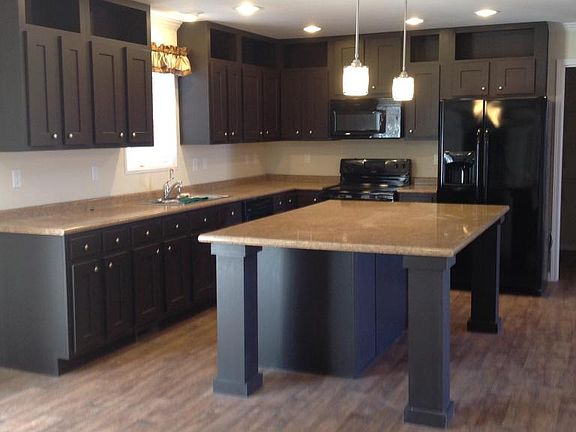3rd image of 332 Heartfield Ln