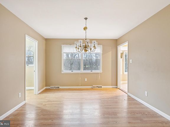 4th image of 28 Fountain Blvd