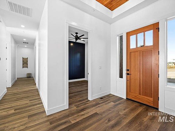 3rd image of 8801 Quail Hollow Dr