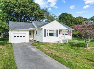 6 Randall Ln, Portsmouth, RI 02871