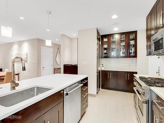 4th image of 470 W End Ave #2D