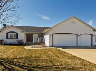 6181 Stonebrooke Ln SW, Rochester, MN 55902