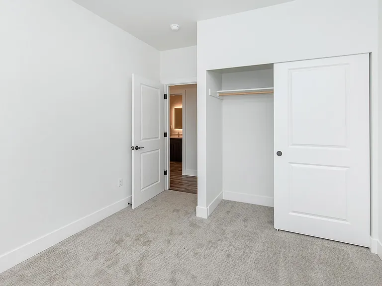 Lakeview Apartments — Photo 49