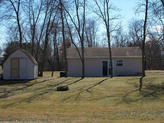 4th image of 45341 Pioneer Dr
