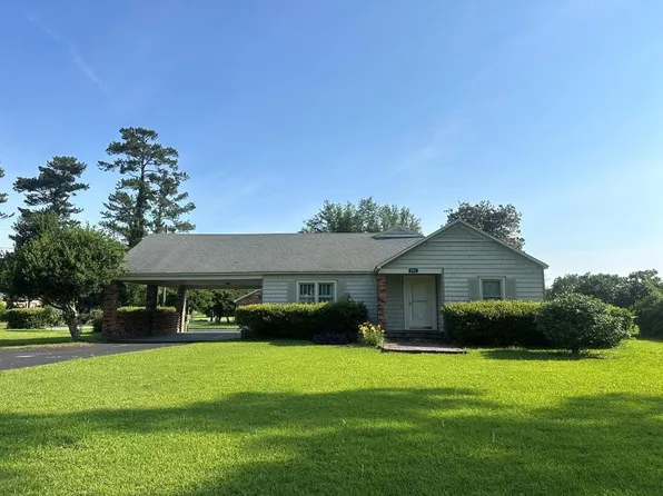 901 E 4th St, Adel, GA 31620